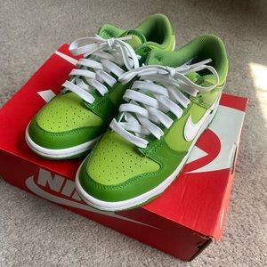 Nike Dunk Low Chlorophyll (GS) size 4